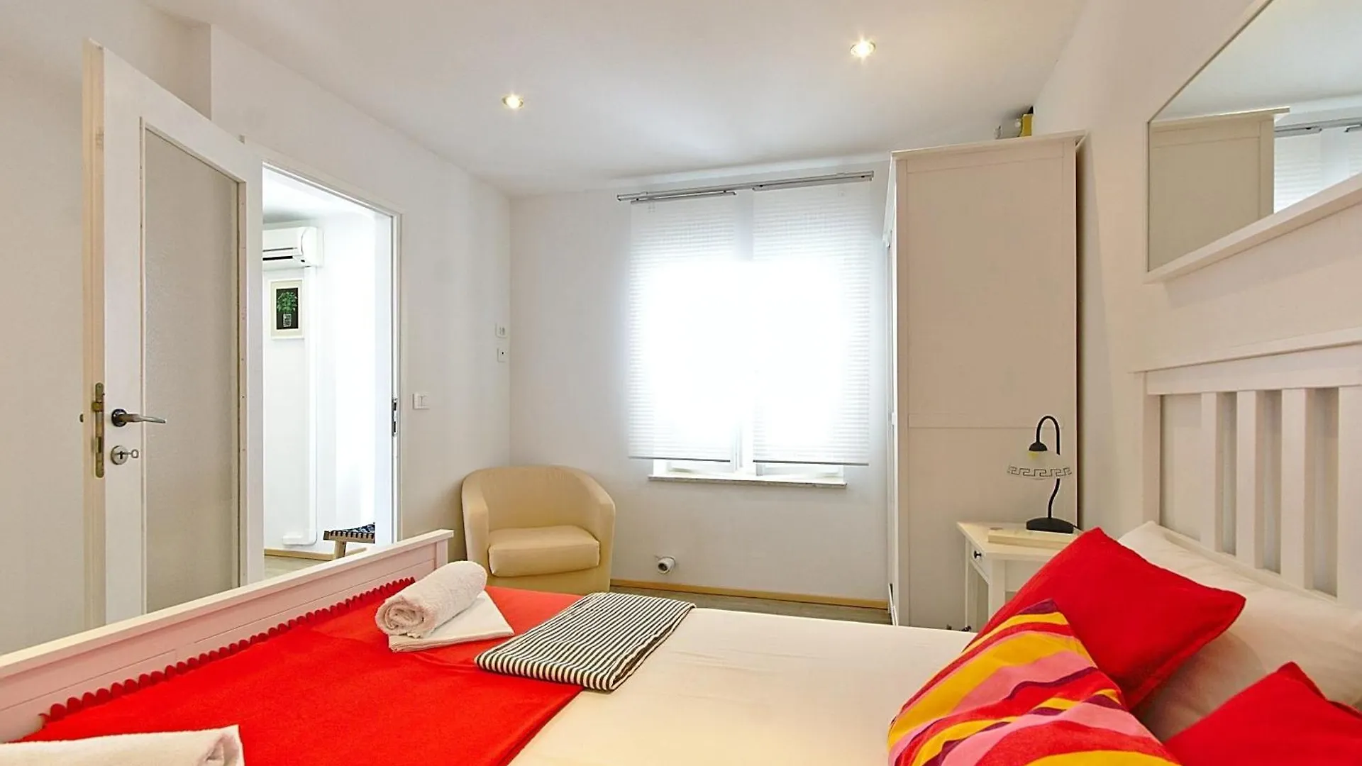 Apartments With Parking Spaces Novi Vinodolski - 24716