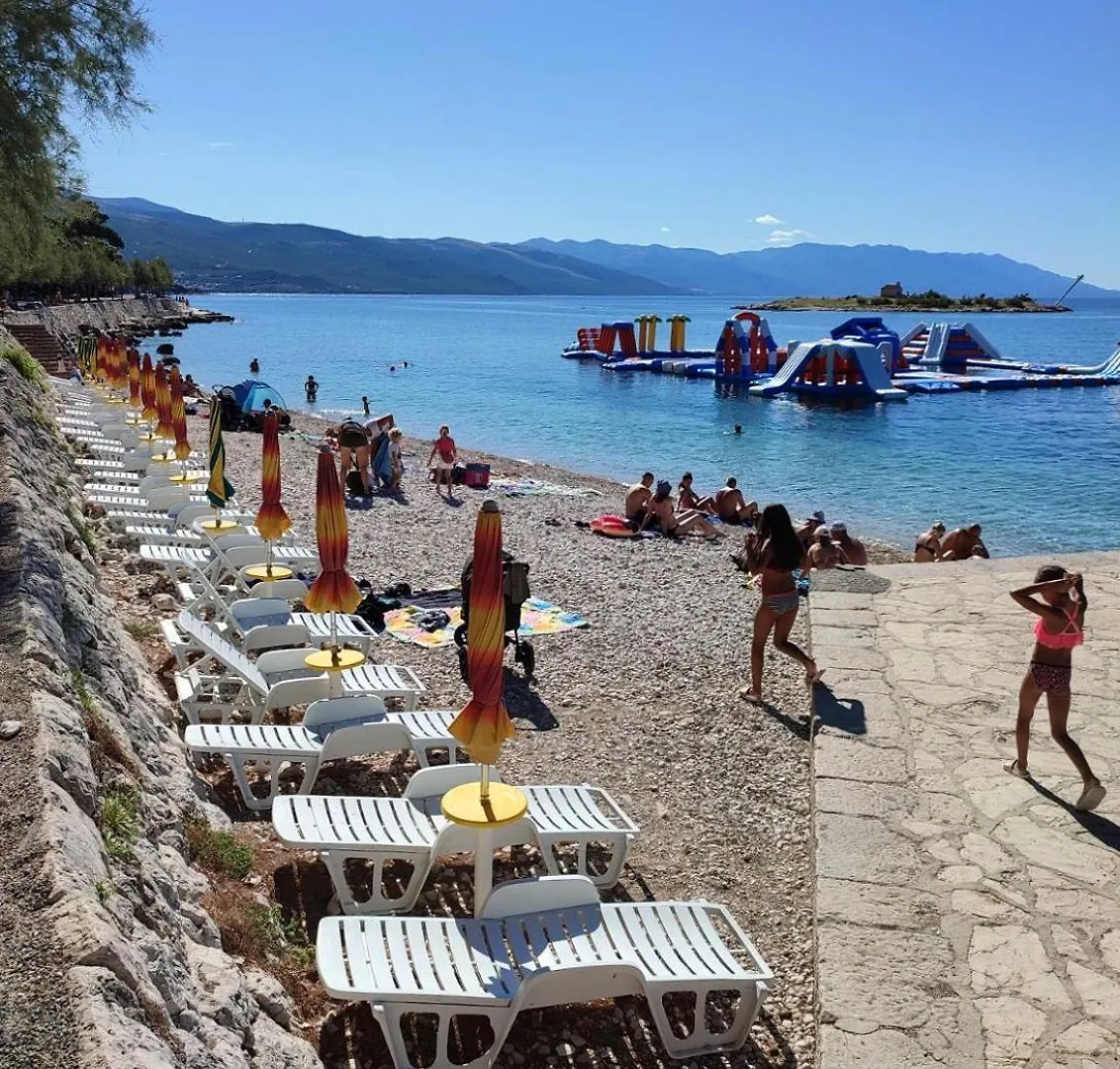 Apartments With Parking Spaces Novi Vinodolski - 24716 Κροατία