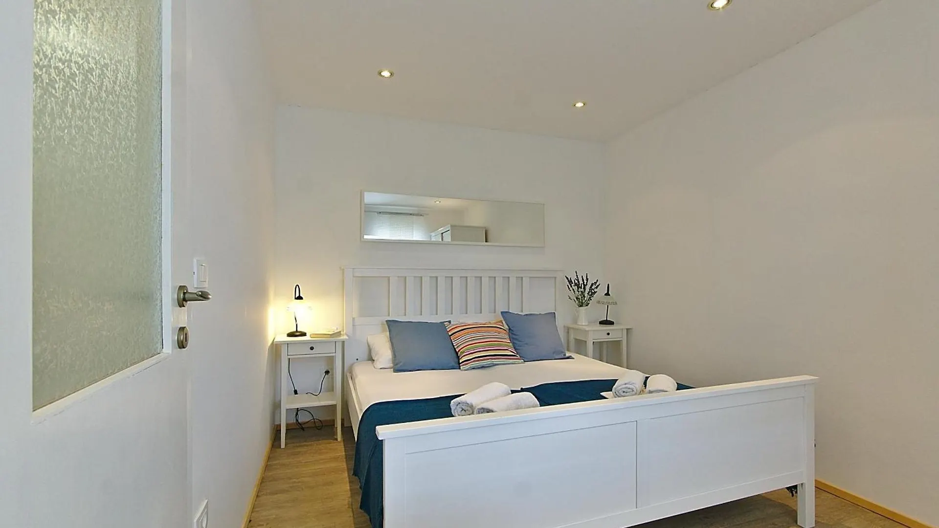 Apartments With Parking Spaces Novi Vinodolski - 24716